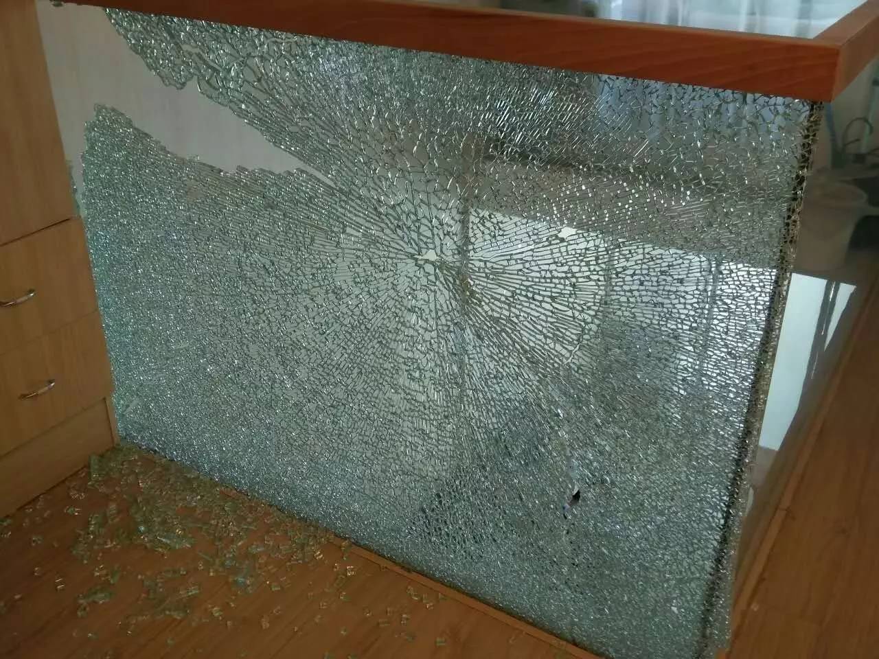 鋼化玻璃頻發(fā)爆裂，翡翠灣住戶安全堪憂
